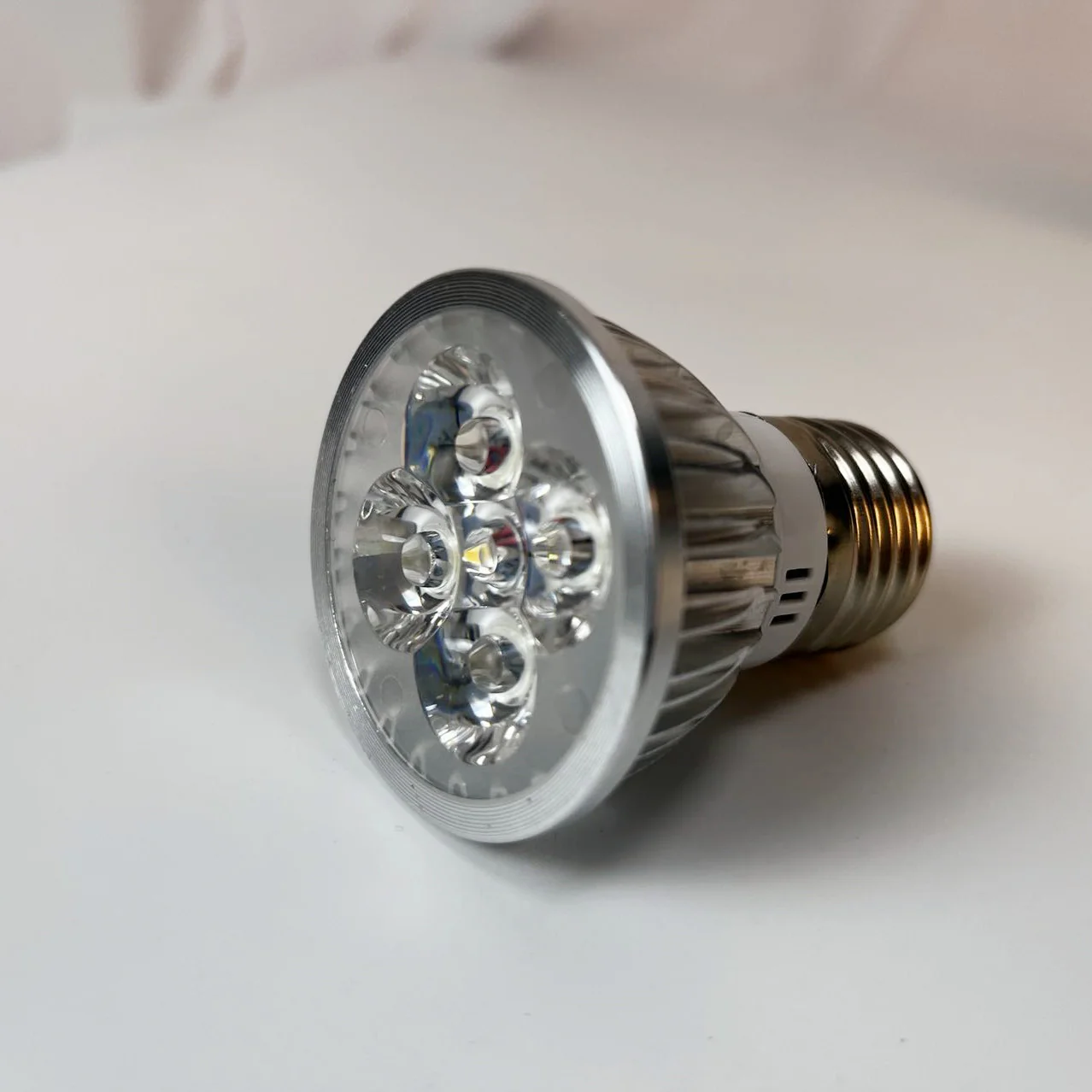 4Pack 3W(3x1W) 120V/220V AC LED Spotlight E27 Screw Base LED Light Bulb Aluminum Housing 30° Beam Angle - Image 3