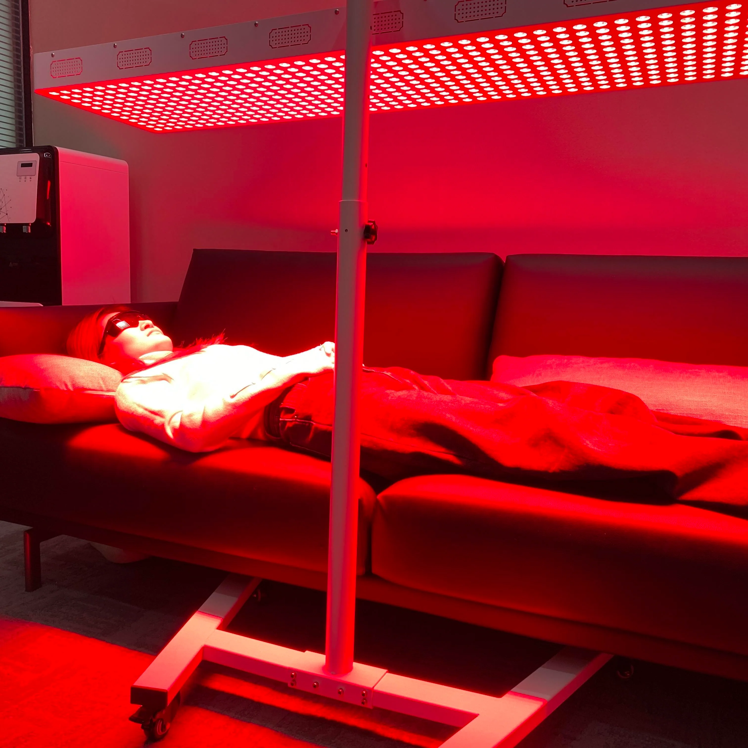 AL-PRO Series Large Panel Infrared Therapy Lamp – 600W / 800W | Dual Chip Red Light & Infrared | Touch Control with Timer & Pulse Dimming | 30° Lens | AC85–265V | Included Hanging Rope, Protective Goggles | for Skin Beauty | US / EU / UK / AU Plug - Image 6