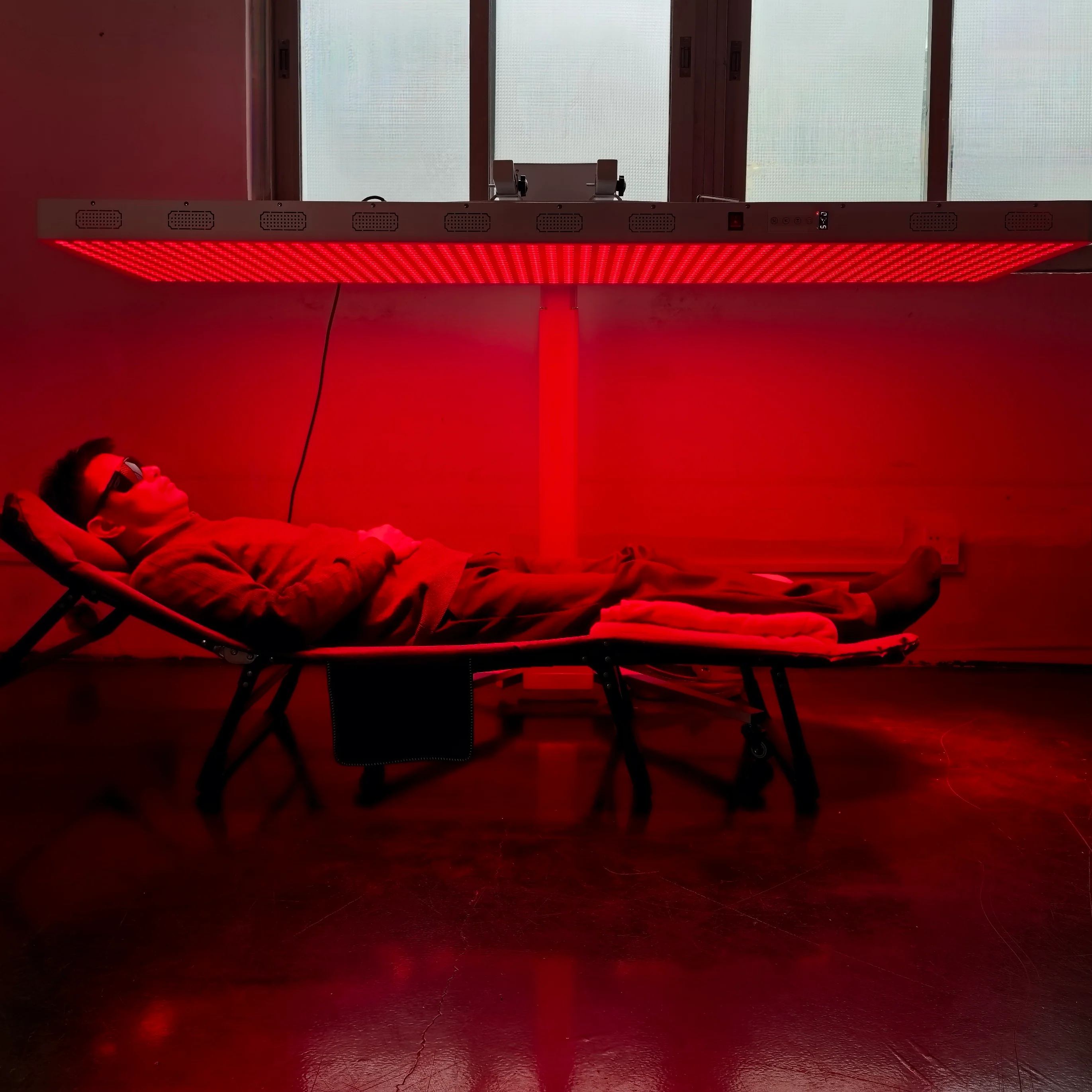 AL-PRO5000 Red LED Light Therapy Panel with Electrical Mobile Stand, 1250W Deep Red 660nm & Near Infrared 850nm LED Light Therapy - Image 2
