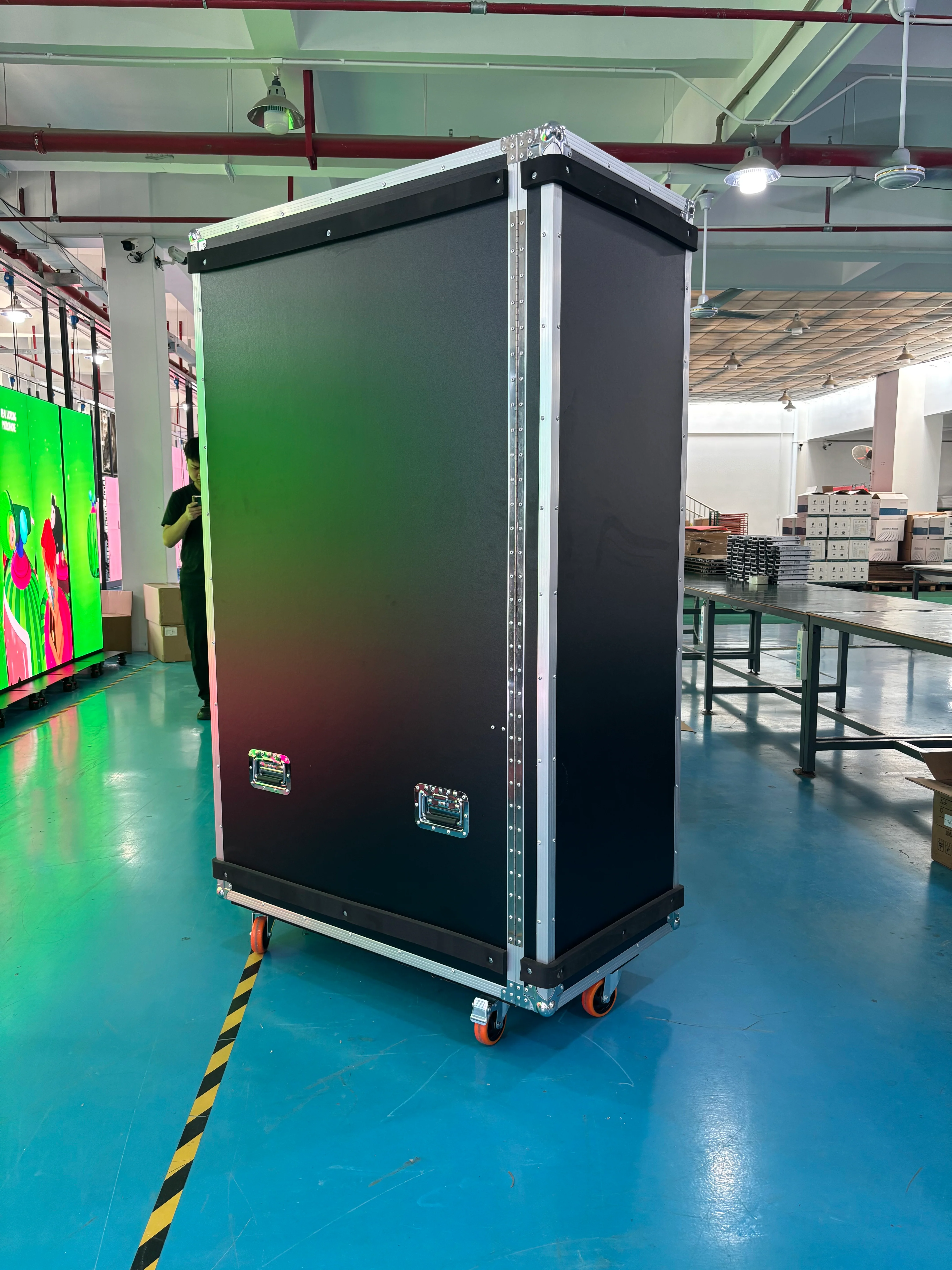 EP-F Series Foldable Extra-Large LED Poster Display | GOB Surface + Magnetic Frame | 1000×2250mm | P2.6 / P1.95 / P1.56 / P1.25 | 1 / 3 / 6 -Pack Available - Image 10