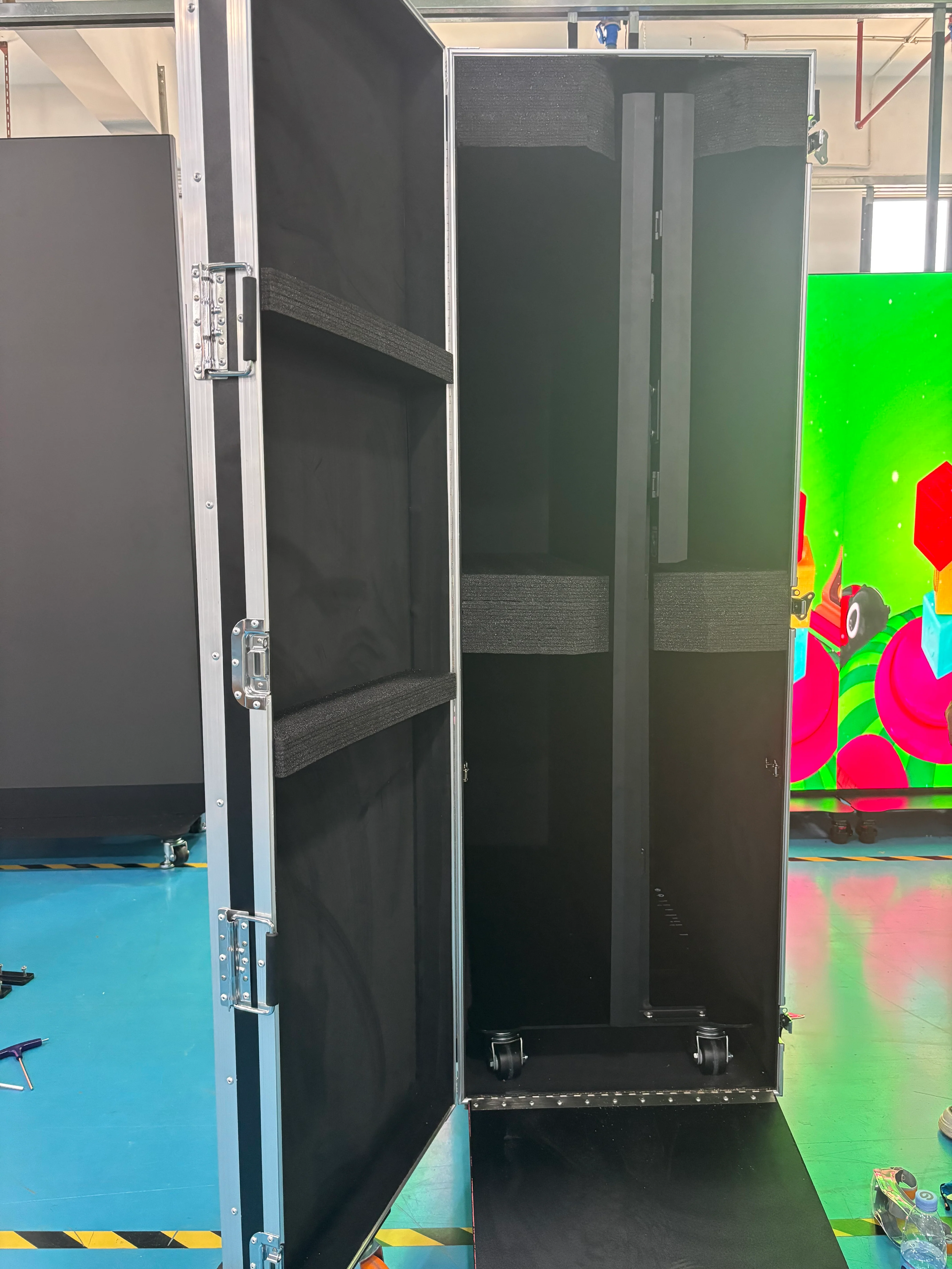 EP-F Series Foldable Extra-Large LED Poster Display | GOB Surface + Magnetic Frame | 1000×2250mm | P2.6 / P1.95 / P1.56 / P1.25 | 1 / 3 / 6 -Pack Available - Image 11