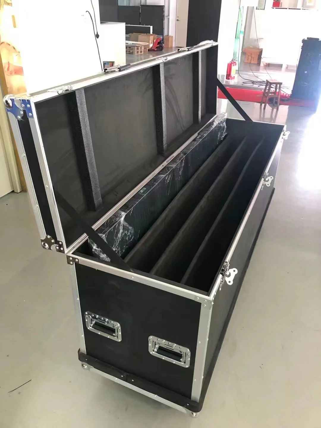 EP-GOB Series Large LED Wall Display | 5120×1920mm (16.8FT × 6.3FT) | Turnkey Indoor P2.5  LED Screen | GOB Surface | Magnetic Splicing - Image 10
