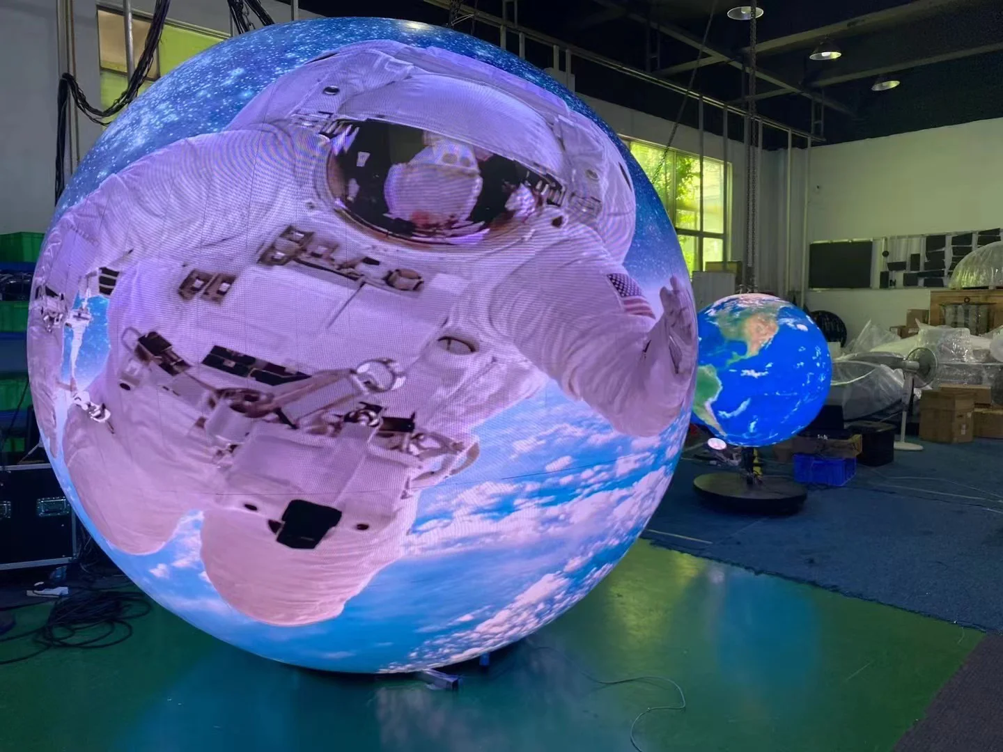 Giant Indoor LED Sphere Display – Dia. 200cm / 250cm / 300cm / 400cm / 500cm (6.6ft–16.4ft) | P3 / P2.5 / P2 / P1.86 / P1.53 / P1.25 | 360° LED Ball Display for Museums, Fairs & Installations - Image 5