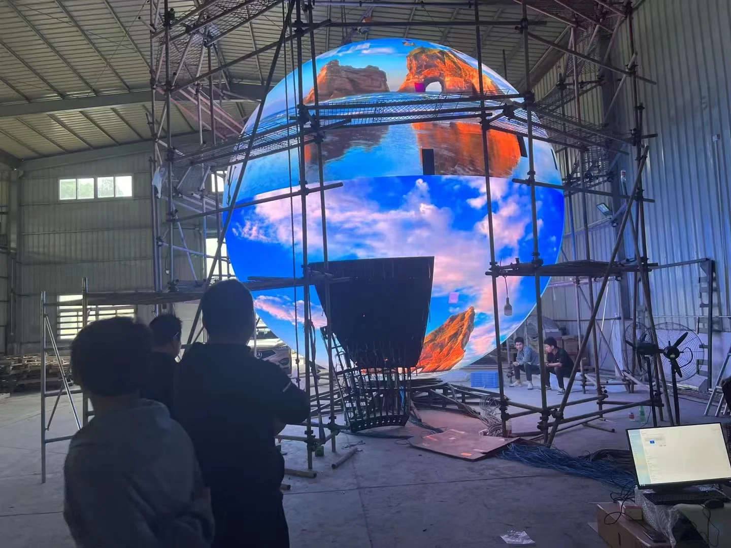 Giant Outdoor LED Sphere Display – Dia. 400 / 500 / 800 / 1200cm (13.1–39.4ft) | P5 | Custom 360° LED Ball Screen for Stadiums, Landmarks & Mega Projects - Image 3