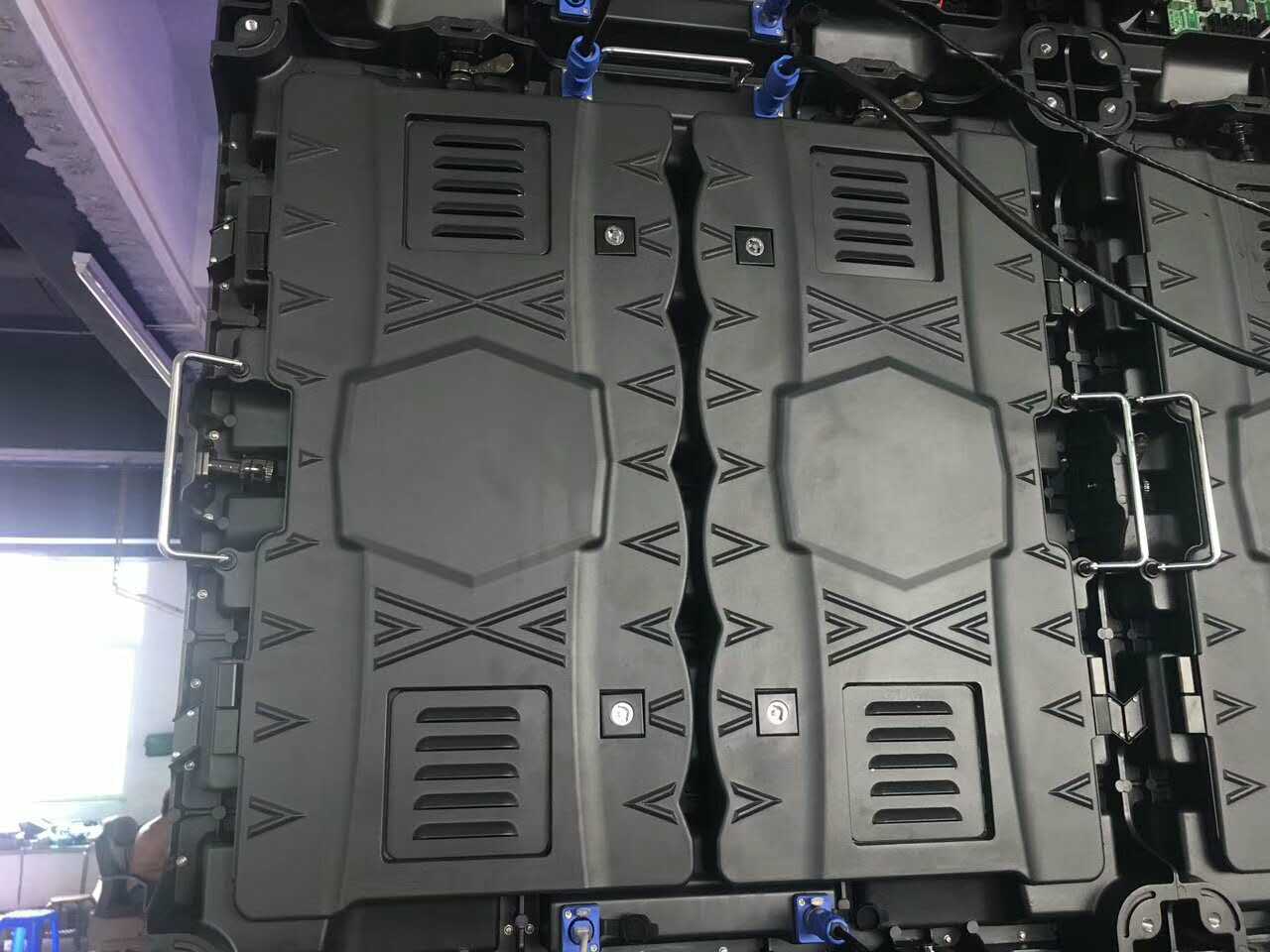 oF-A Waterproof IP65 Outdoor Fixed LED Display Screen 5000nits in Pixel Pitch 4 | 5 | 6 | 6.7 | 8 | 10 mm in 960x960mm Die-Casting Aluminum Cabinet - Image 4
