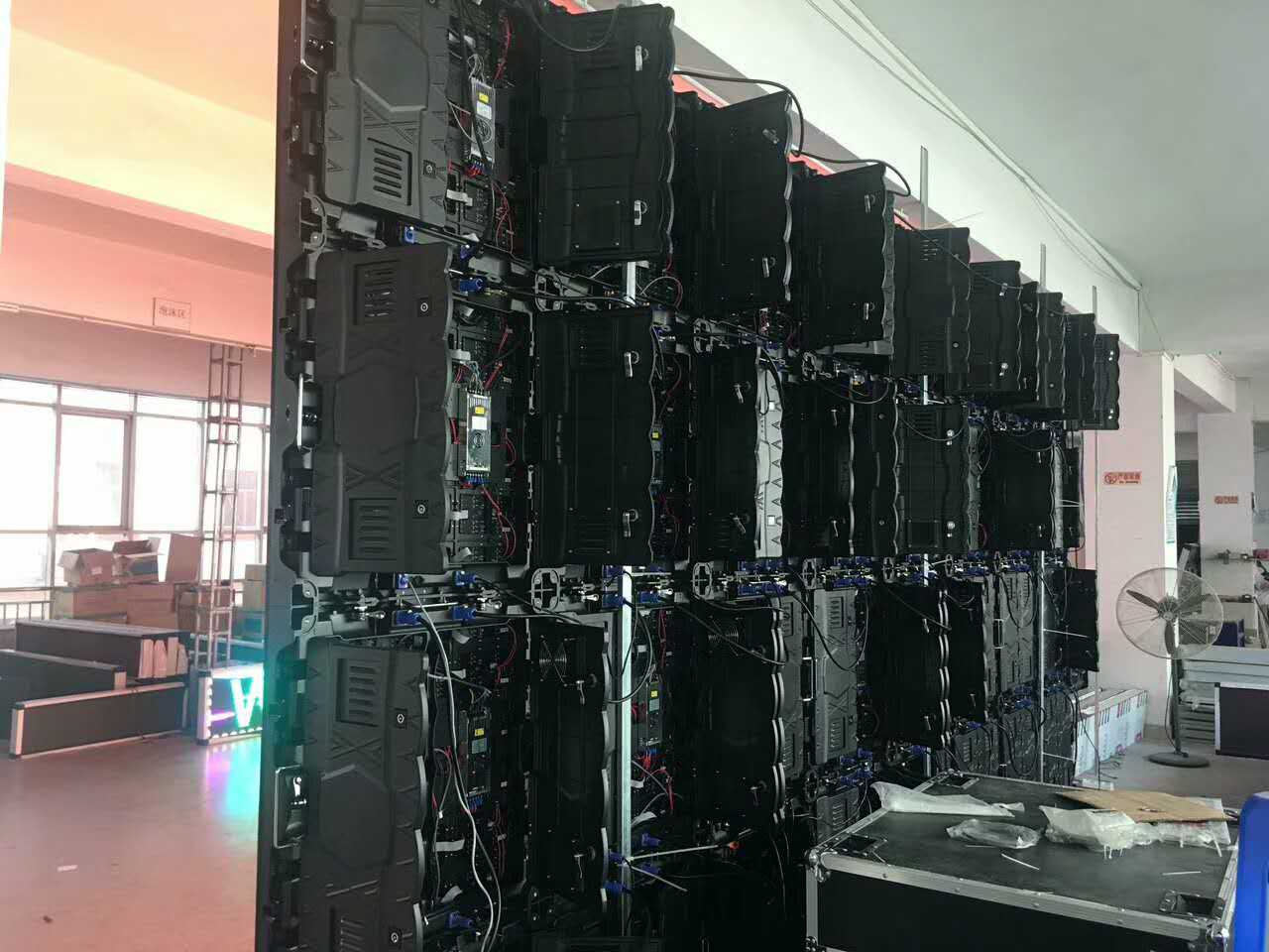 oF-A Waterproof IP65 Outdoor Fixed LED Display Screen 5000nits in Pixel Pitch 4 | 5 | 6 | 6.7 | 8 | 10 mm in 960x960mm Die-Casting Aluminum Cabinet - Image 5