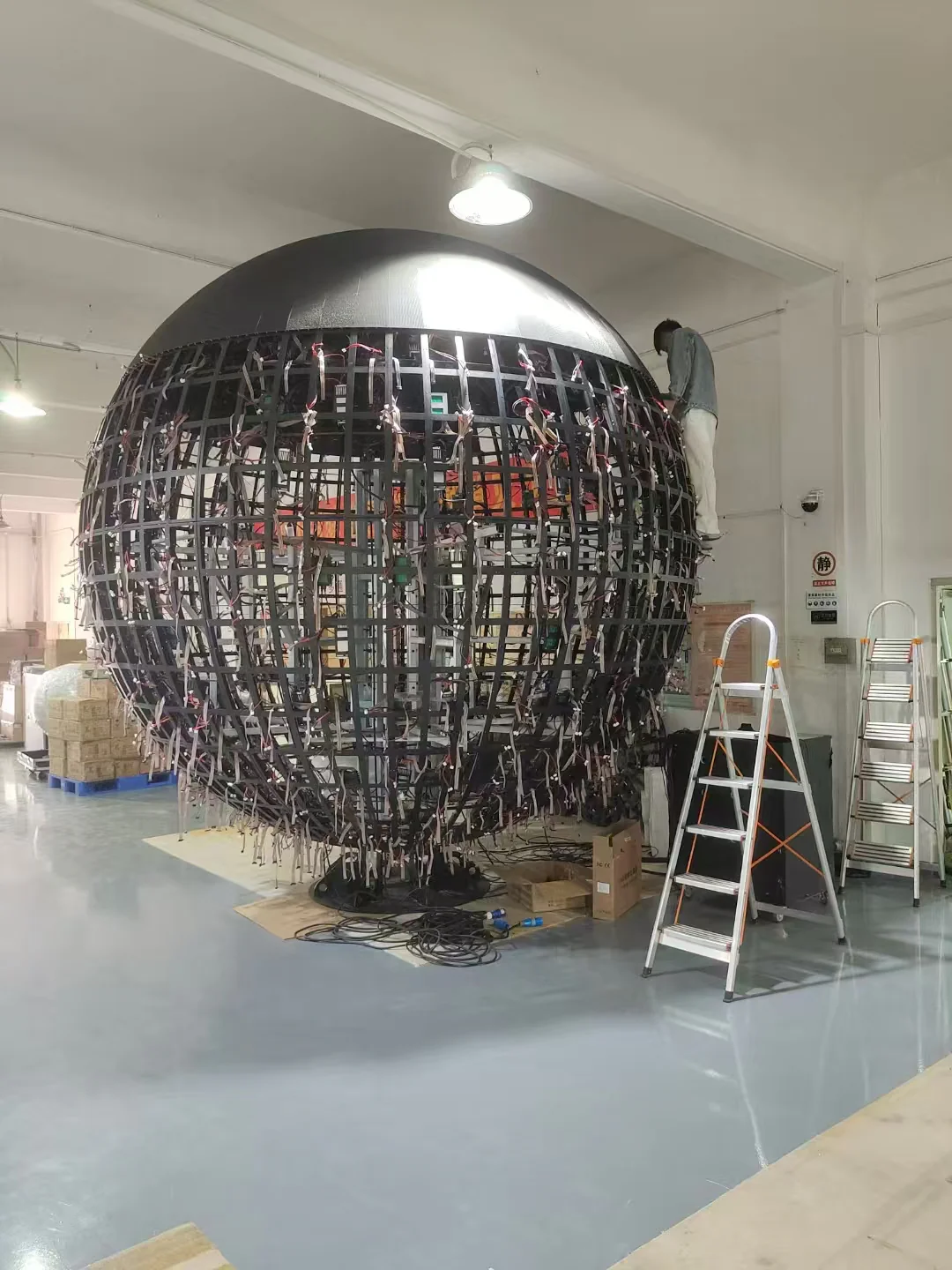 Outdoor LED Sphere Display – Dia. 200 / 250 / 300cm (6.6–9.8ft) | P6 / P5 | Weatherproof 360° Ball Screen for Landmarks & Public Installations - Image 3